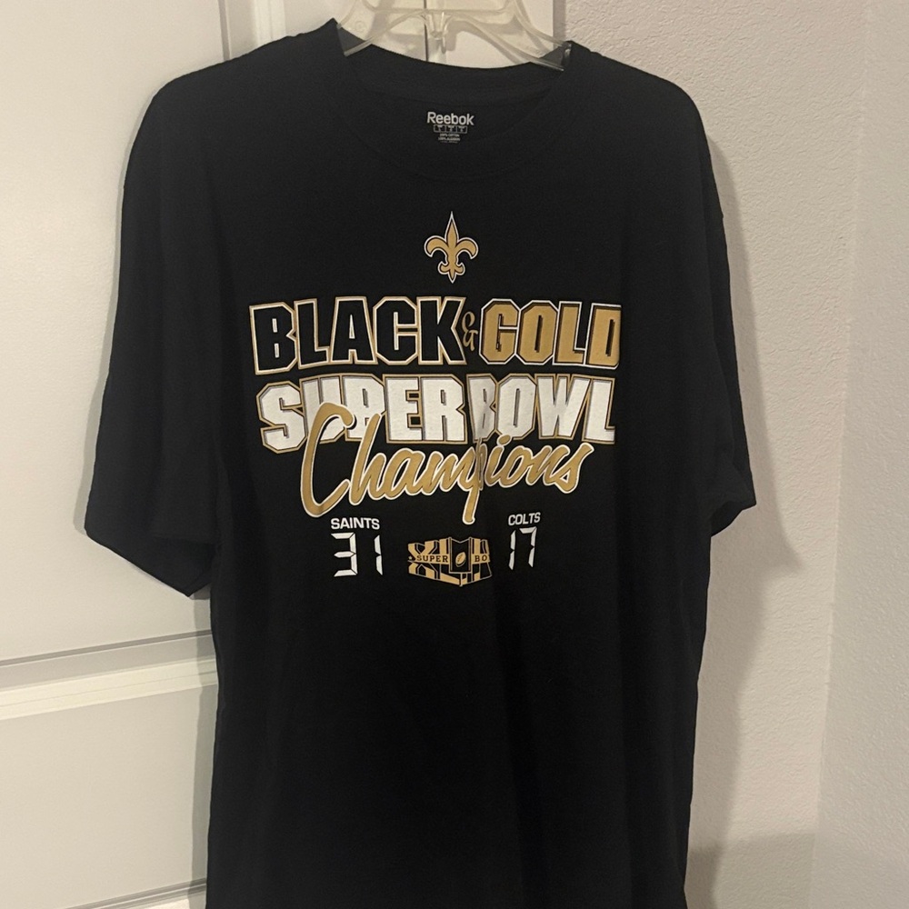 SUPERBOWL BLACK AND GOLD Champions TEESHIRT.       SAINTS VS COLTS.  NEW.